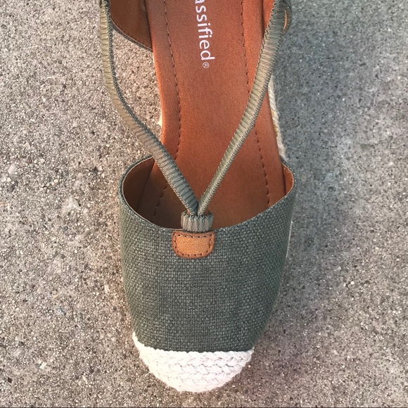 Closed-toe Khaki canvas ESPADRILLE w/ slingback - Picture 4 of 4